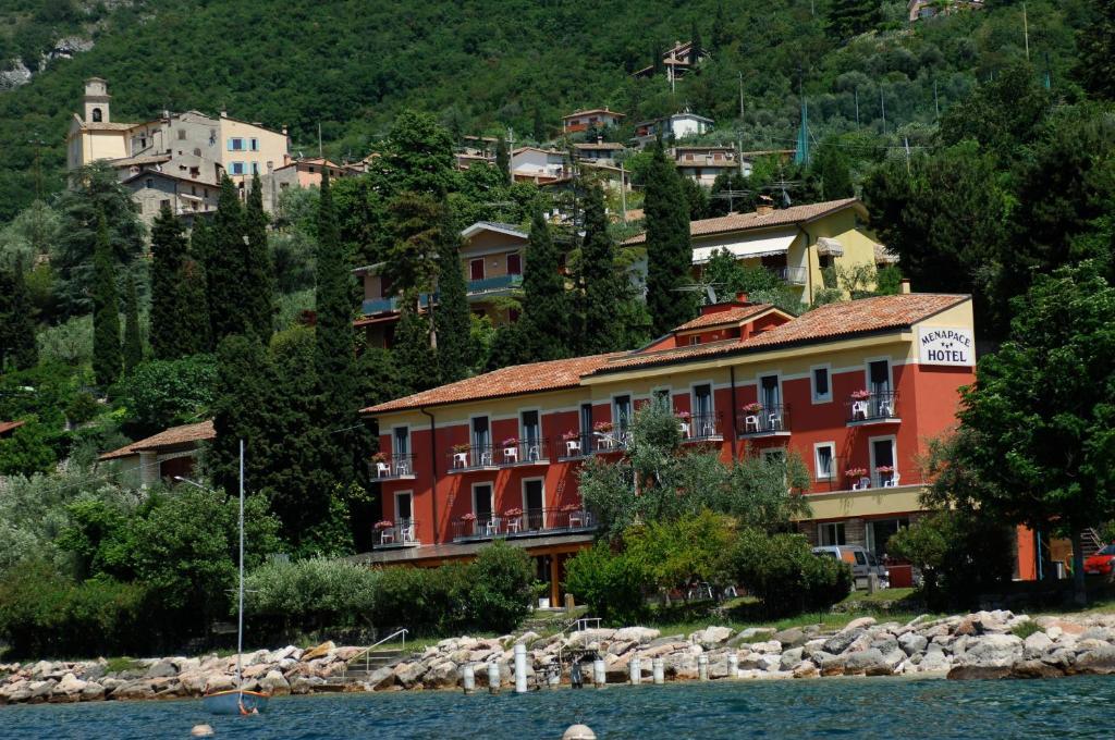 Hotel Menapace Torri Del Benaco Buitenkant foto