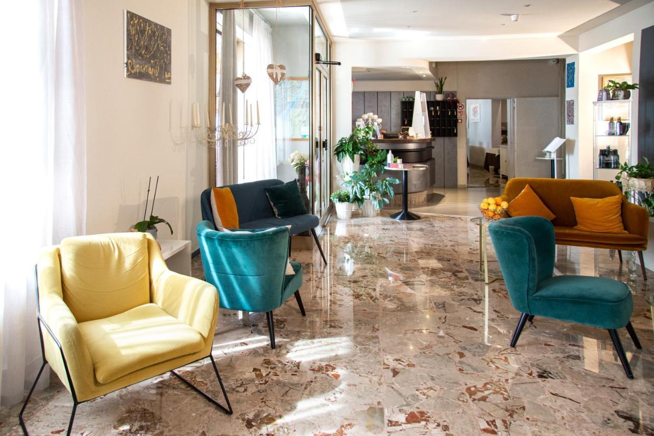 Hotel Menapace Torri Del Benaco Buitenkant foto