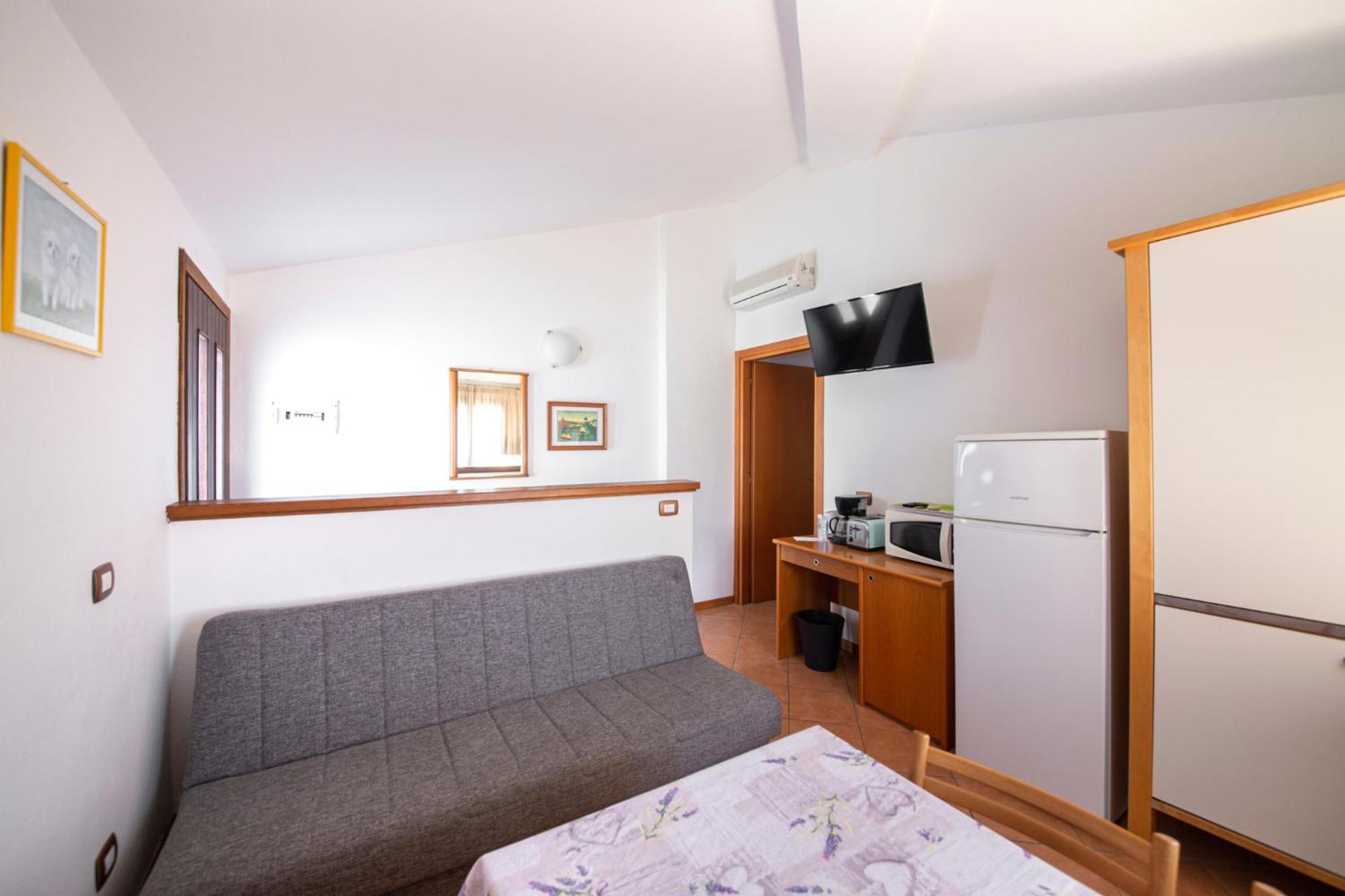 Hotel Menapace Torri Del Benaco Buitenkant foto